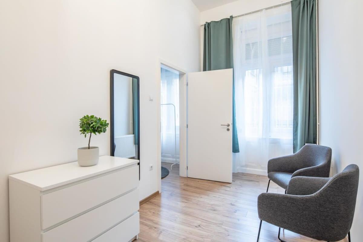 Full Comfort, 4 Bedrooms In The Heart Of The City Budapest Exterior foto